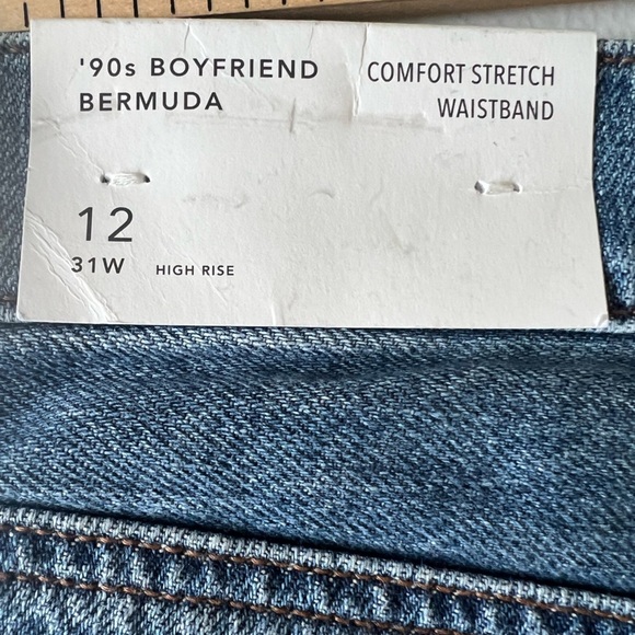 American Eagle '90s BOYFRIEND
BERMUDA
COMFORT STRETCH
WAISTBAND size 12 NWT - Picture 4 of 7